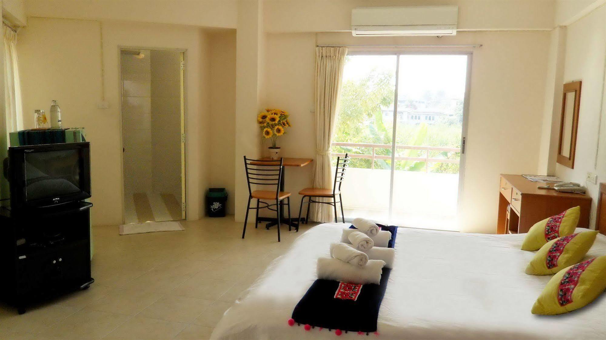 Thanapa Place Bangkok Extérieur photo